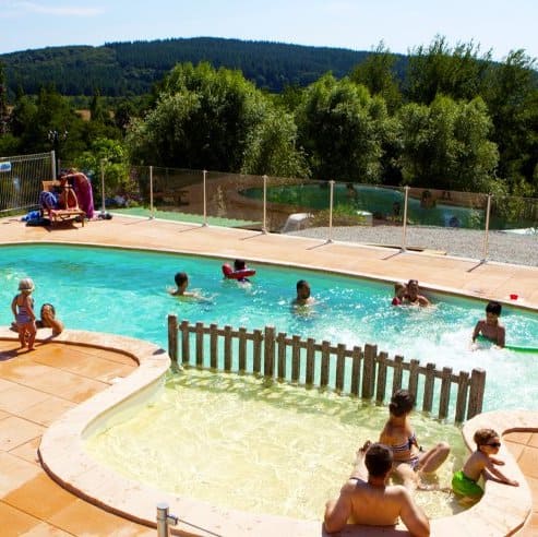 Piscine rent mobile home in burgundy